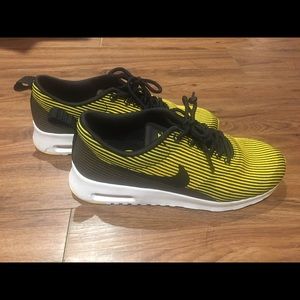 Perfect condition NIKE AirMax Thea (worn twice)